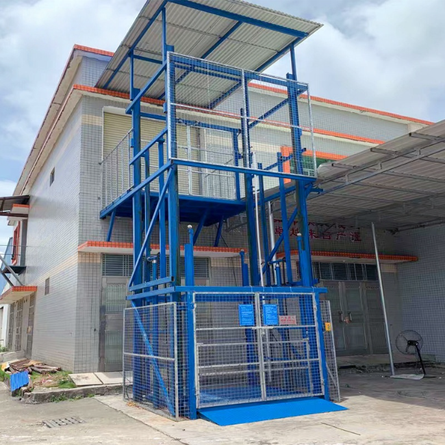 铁岭建材厂室外升降货梯安装